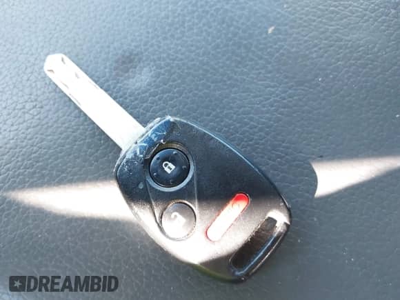 2006 Honda Pilot EX-L z VIN 2HKYF18686H555502, wystawiony jako IAAI lot #43192798 z przebiegiem 206 360 mil mil oraz . Historia ofert i sprzedaży dostępna na DreamBid. Obrazek 11.