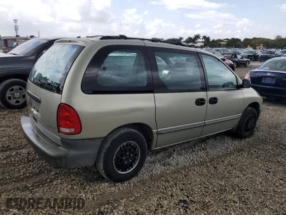 2000 Dodge Caravan with VIN 2B4FP25B3YR549010, listed as a Copart auction lot 48002905 with 147,861 mi miles and Clean title. Bid and sale history available at DreamBid. Image 3.