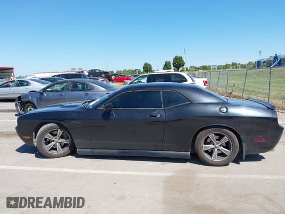 2009 Dodge Challenger R/T z VIN 2B3LJ54T09H558338, wystawiony jako IAAI lot #43076962 z przebiegiem 165 430 mil mil oraz . Historia ofert i sprzedaży dostępna na DreamBid. Obrazek 14.