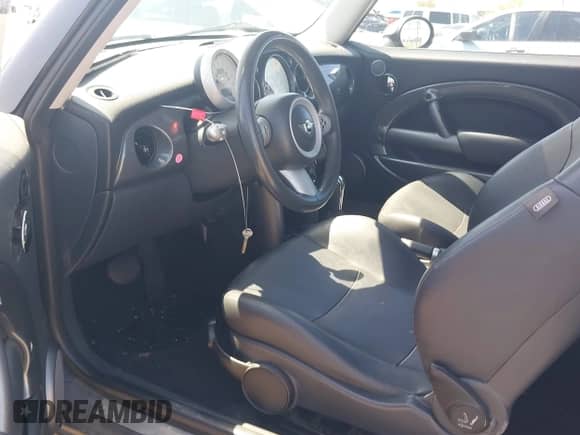 2005 MINI Hardtop с VIN WMWRC33455TJ66516, выставлен на аукционе IAAI как лот 42689294 с пробегом 224 262 миль миль и . История ставок и продаж доступна на DreamBid. Изображение 5.