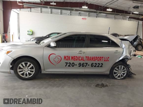 2013 Toyota Camry LE z VIN 4T1BD1FK8DU064728, wystawiony jako IAAI lot #42398146 z przebiegiem 100 867 mil mil oraz . Historia ofert i sprzedaży dostępna na DreamBid. Obrazek 15.