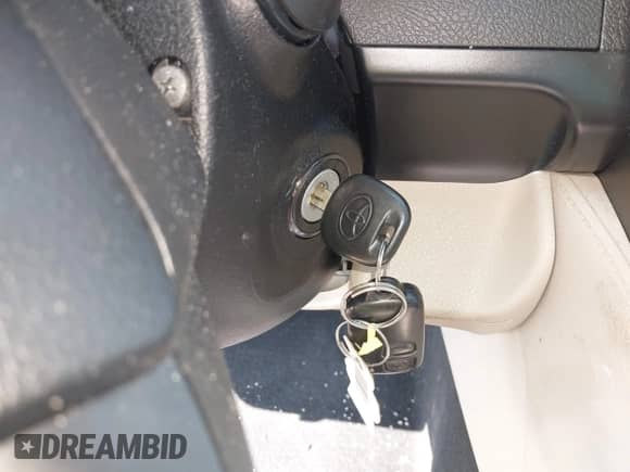 2012 Toyota Camry L z VIN 4T1BF1FK2CU630231, wystawiony jako IAAI lot #43021349 z przebiegiem 138 845 mil mil oraz . Historia ofert i sprzedaży dostępna na DreamBid. Obrazek 11.