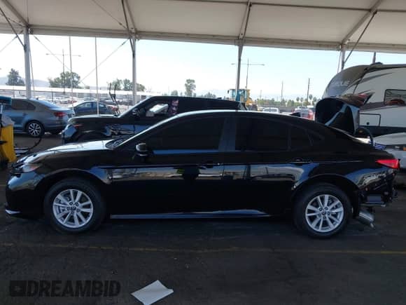 2025 Toyota Camry SE with VIN 4T1DAACK8SU606171, listed as a IAAI auction lot 43151767 with 4,014 mi miles and . Bid and sale history available at DreamBid. Image 15.