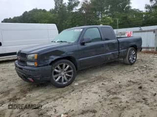 2005 Chevrolet Silverado 1500 Work Truck with VIN 1GCEC19X25Z152836, listed as a Copart auction lot 69387065 with 199,970 mi miles and Salvage title. Bid and sale history available at DreamBid. Image 1.
