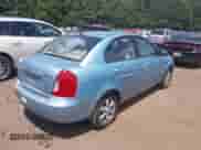 2006 Hyundai Accent GLS z VIN KMHCN46C96U056183, wystawiony jako IAAI lot #42937617 z przebiegiem 61 863 mil mil oraz . Historia ofert i sprzedaży dostępna na DreamBid. Obrazek 4.