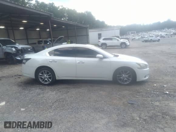 2014 Nissan Maxima SV z VIN 1N4AA5APXEC434383, wystawiony jako IAAI lot #42901633 z przebiegiem 140 159 mil mil oraz . Historia ofert i sprzedaży dostępna na DreamBid. Obrazek 13.