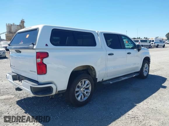 2020 Chevrolet Silverado 1500 Custom z VIN 3GCPWBEKXLG450032, wystawiony jako IAAI lot #42533856 z przebiegiem 73 885 mil mil oraz . Historia ofert i sprzedaży dostępna na DreamBid. Obrazek 4.