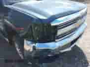 2017 Chevrolet Silverado 2500HD Work Truck z VIN 1GC1KUEG0HF219674, wystawiony jako IAAI lot #41883430 z przebiegiem 94 113 mil mil oraz . Historia ofert i sprzedaży dostępna na DreamBid. Obrazek 6.