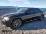 2017 Chrysler 300 S z VIN 2C3CCAGG8HH597228, wystawiony jako Copart lot #86149115 z przebiegiem 122 651 mil mil oraz Czysty tytuł • Clean title. Historia ofert i sprzedaży dostępna na DreamBid. Obrazek 1.