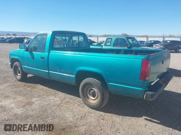 1993 GMC Sierra 1500 with VIN 1GTDC14Z4PE508587, listed as a IAAI auction lot 43562709 with 291,969 mi miles and . Bid and sale history available at DreamBid. Image 3.