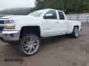 2019 Chevrolet Silverado 1500 LT z VIN 2GCVKPEC8K1193355, wystawiony jako IAAI lot #43286587 z przebiegiem 192 769 mil mil oraz . Historia ofert i sprzedaży dostępna na DreamBid. Obrazek 17.