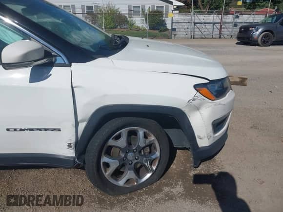 2019 Jeep Compass Limited with VIN 3C4NJDCB5KT827375, listed as a IAAI auction lot 43354393 with 122,355 mi miles and . Bid and sale history available at DreamBid. Image 18.