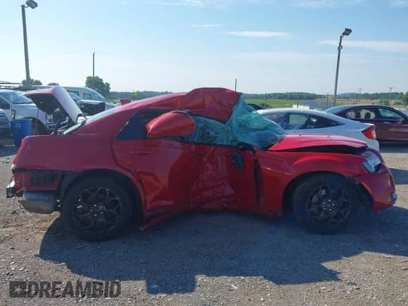 2016 Chrysler 300 S с VIN 2C3CCAGG6GH142327, выставлен на аукционе IAAI как лот 42645604 с пробегом 112 105 миль миль и . История ставок и продаж доступна на DreamBid. Изображение 12.