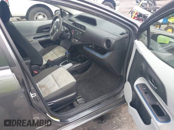 2013 Toyota Prius One z VIN JTDKDTB30D1547971, wystawiony jako IAAI lot #43189377 z przebiegiem 164 838 mil mil oraz . Historia ofert i sprzedaży dostępna na DreamBid. Obrazek 5.