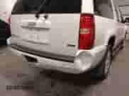 2010 Chevrolet Suburban LT z VIN 1GNUKJE32AR272865, wystawiony jako IAAI lot #43260380 z przebiegiem 167 294 mil mil oraz . Historia ofert i sprzedaży dostępna na DreamBid. Obrazek 20.