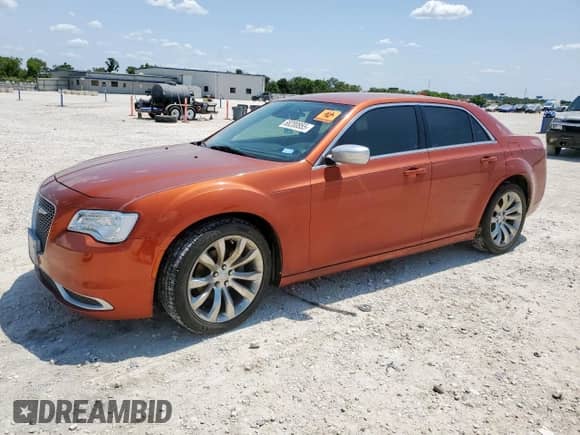 2020 Chrysler 300 Touring с VIN 2C3CCAAGXLH233491, выставлен на аукционе Copart как лот 68200855 с пробегом 61 120 миль миль и Списание • Salvage title. История ставок и продаж доступна на DreamBid. Изображение 1.