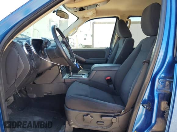 2010 Ford Explorer XLT z VIN 1FMEU7DE5AUA87893, wystawiony jako Copart lot #82632875 z przebiegiem 159 149 mil mil oraz Czysty tytuł • Clean title. Historia ofert i sprzedaży dostępna na DreamBid. Obrazek 7.