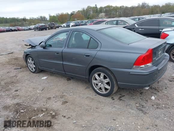 2005 Volvo S60 с VIN YV1RH592452475870, выставлен на аукционе IAAI как лот 42082002 с пробегом 226 918 миль миль и . История ставок и продаж доступна на DreamBid. Изображение 3.