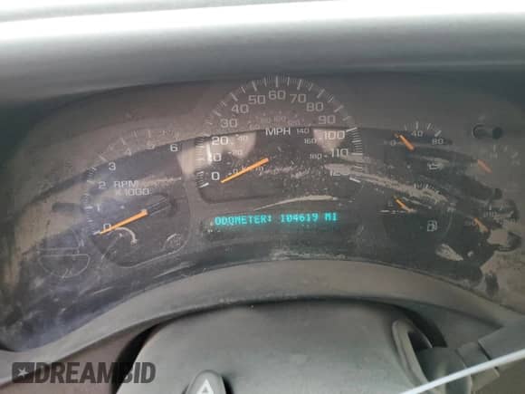 2003 Chevrolet Silverado 1500 LS z VIN 1GCEC19T93E186628, wystawiony jako Copart lot #74373104 z przebiegiem 104 619 mil mil oraz Szkoda całkowita • Salvage title. Historia ofert i sprzedaży dostępna na DreamBid. Obrazek 9.