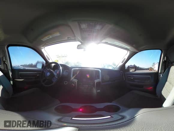 2019 Ram 1500 Big Horn z VIN 1C6RR7LT3KS534975, wystawiony jako IAAI lot #41861566 z przebiegiem 61 758 mil mil oraz . Historia ofert i sprzedaży dostępna na DreamBid. Obrazek 19.