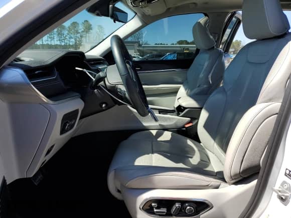 2023 Jeep Grand Cherokee Overland с VIN 1C4RJGDG0PC503752, выставлен на аукционе Copart как лот 47741105 с пробегом 35 742 миль миль и Чистый • Clean title. История ставок и продаж доступна на DreamBid. Изображение 7.