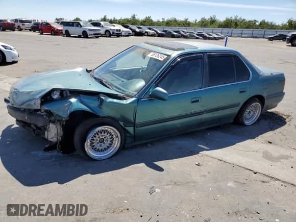1992 Honda Accord с VIN JHMCB7678NC008016, выставлен на аукционе Copart как лот 66126245 с пробегом 245 533 миль миль и Списание • Salvage title. История ставок и продаж доступна на DreamBid. Изображение 1.