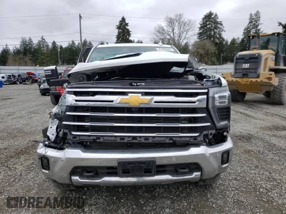 2024 Chevrolet Silverado 3500HD LTZ z VIN 1GC4YUEY6RF324547, wystawiony jako Copart lot #47469565 z przebiegiem 14 958 mil mil oraz Szkoda całkowita • Salvage title. Historia ofert i sprzedaży dostępna na DreamBid. Obrazek 5.