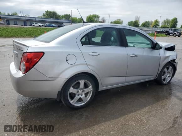2013 Chevrolet Sonic LTZ с VIN 1G1JE5SG5D4217581, выставлен на аукционе Copart как лот 55977985 с пробегом 49 601 миль миль и Списание • Salvage title. История ставок и продаж доступна на DreamBid. Изображение 3.