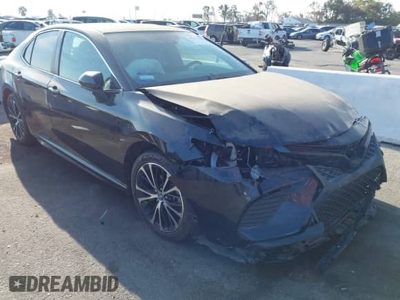 2019 Toyota Camry SE z VIN 4T1B11HK1KU704880, wystawiony jako IAAI lot #43241503 z przebiegiem 96 395 mil mil oraz . Historia ofert i sprzedaży dostępna na DreamBid. Obrazek 1.