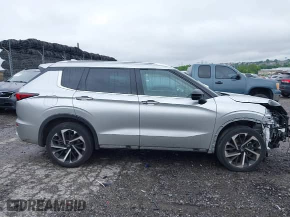 2023 Mitsubishi Outlander SEL z VIN JA4J4VA8XPZ025997, wystawiony jako IAAI lot #42376215 z przebiegiem 20 934 mil mil oraz . Historia ofert i sprzedaży dostępna na DreamBid. Obrazek 14.
