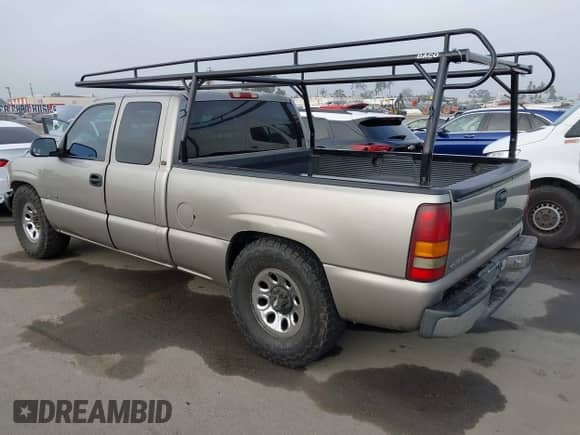 2000 Chevrolet Silverado 1500 LS with VIN 2GCEC19T8Y1383539, listed as a IAAI auction lot 43222206 with 117,619 mi miles and . Bid and sale history available at DreamBid. Image 3.
