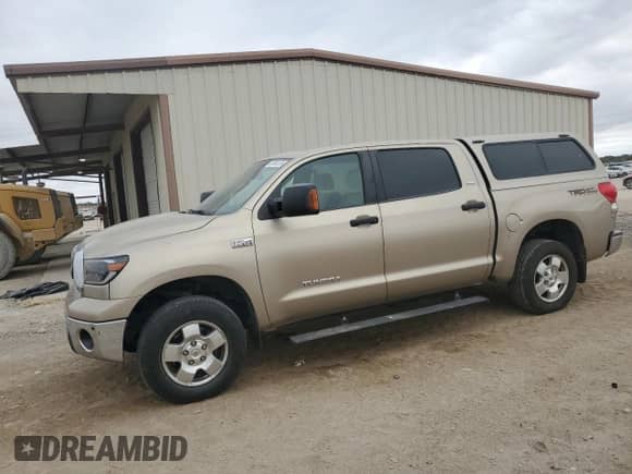 2007 Toyota Tundra SR5 z VIN 5TBDV54137S471126, wystawiony jako Copart lot #82684135 z przebiegiem 256 898 mil mil oraz Czysty tytuł • Clean title. Historia ofert i sprzedaży dostępna na DreamBid. Obrazek 1.