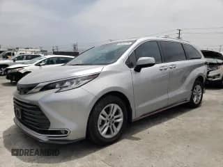 2024 Toyota Sienna Limited с VIN 5TDZRKEC3RS181746, выставлен на аукционе Copart как лот 58351374 с пробегом 6 262 миль миль и Списание • Salvage title. История ставок и продаж доступна на DreamBid. Изображение 1.