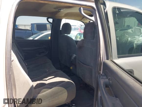 2004 Chevrolet Silverado 3500 with VIN 1GCHK33U24F235953, listed as a IAAI auction lot 41961405 with Not provided miles and . Bid and sale history available at DreamBid. Image 8.