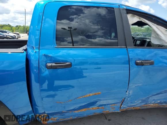 2024 Ram 1500 Warlock z VIN 1C6RR7LG8RS156665, wystawiony jako Copart lot #62969005 z przebiegiem Nie podano mil oraz Szkoda całkowita • Salvage title. Historia ofert i sprzedaży dostępna na DreamBid. Obrazek 10.