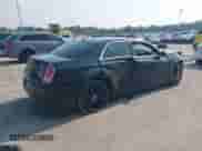 2013 Chrysler 300 S с VIN 2C3CCABT9DH647519, выставлен на аукционе IAAI как лот 42450772 с пробегом 75 940 миль миль и . История ставок и продаж доступна на DreamBid. Изображение 4.