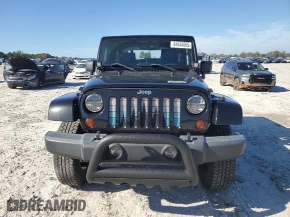 2010 Jeep Wrangler Sahara с VIN 1J4AA5D15AL152772, выставлен на аукционе Copart как лот 84934065 с пробегом 158 263 миль миль и Списание • Salvage title. История ставок и продаж доступна на DreamBid. Изображение 5.