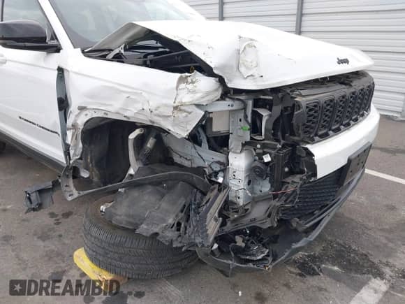 2024 Jeep Grand Cherokee Altitude X with VIN 1C4RJHAG2RC105133, listed as a IAAI auction lot 43252965 with 13,678 mi miles and . Bid and sale history available at DreamBid. Image 6.