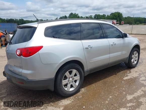 2012 Chevrolet Traverse 1LT z VIN 1GNKRGED2CJ173995, wystawiony jako IAAI lot #42385475 z przebiegiem 222 978 mil mil oraz . Historia ofert i sprzedaży dostępna na DreamBid. Obrazek 21.