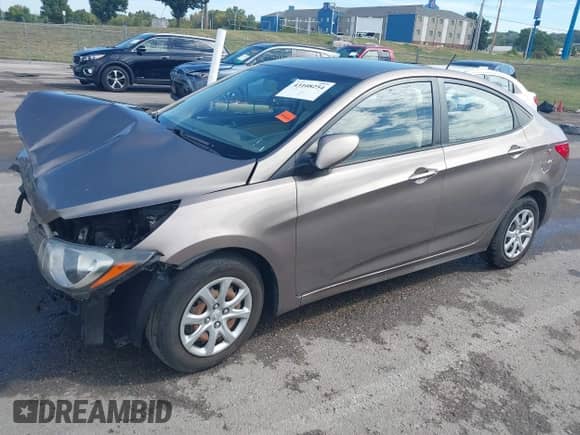 2014 Hyundai Accent GLS z VIN KMHCT4AE5EU613961, wystawiony jako IAAI lot #43108254 z przebiegiem 189 132 mil mil oraz . Historia ofert i sprzedaży dostępna na DreamBid. Obrazek 2.