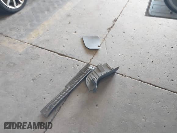 2004 Toyota Sienna XLE z VIN 5TDZA22C44S072233, wystawiony jako IAAI lot #42223676 z przebiegiem 210 468 mil mil oraz . Historia ofert i sprzedaży dostępna na DreamBid. Obrazek 12.