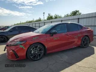 2025 Toyota Camry LE с VIN 4T1DAACK3SU055583, выставлен на аукционе Copart как лот 84791705 с пробегом 13 827 миль миль и Списание • Salvage title. История ставок и продаж доступна на DreamBid. Изображение 1.