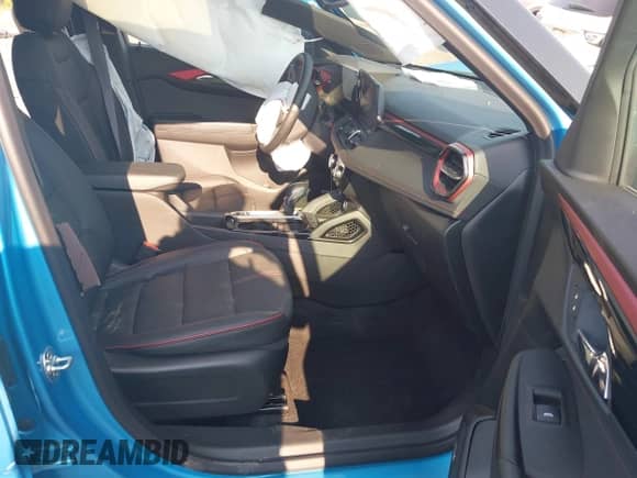 2025 Chevrolet TrailBlazer RS с VIN KL79MTSL6SB014199, выставлен на аукционе IAAI как лот 42892452 с пробегом 2 413 миль миль и . История ставок и продаж доступна на DreamBid. Изображение 5.