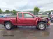 2011 Chevrolet Colorado 1LT z VIN 1GCJTCF9XB8136112, wystawiony jako IAAI lot #42641013 z przebiegiem 117 562 mil mil oraz . Historia ofert i sprzedaży dostępna na DreamBid. Obrazek 13.