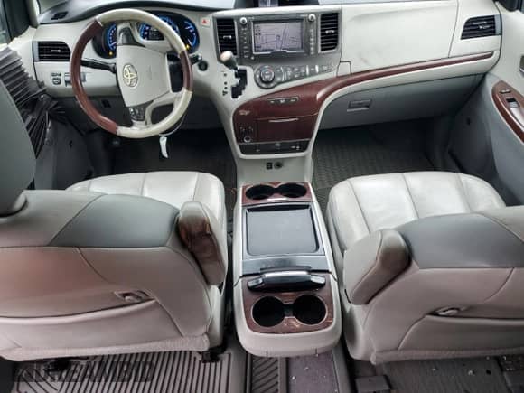 2011 Toyota Sienna XLE with VIN 5TDDK3DC6BS013515, listed as a Copart auction lot 84168845 with 258,883 mi miles and Salvage title. Bid and sale history available at DreamBid. Image 8.