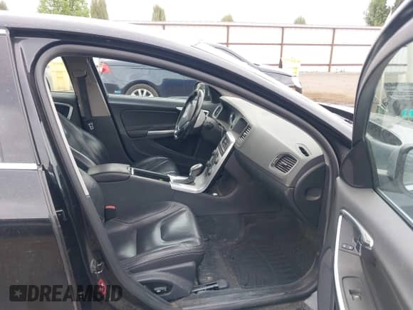 2013 Volvo S60 T6 R-Design Platinum с VIN YV1902FH9D1231456, выставлен на аукционе IAAI как лот 42788938 с пробегом 140 730 миль миль и . История ставок и продаж доступна на DreamBid. Изображение 5.