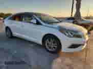 2017 Hyundai Sonata 2.4L z VIN 5NPE24AF8HH469376, wystawiony jako Copart lot #82578545 z przebiegiem 202 043 mil mil oraz Czysty tytuł • Clean title. Historia ofert i sprzedaży dostępna na DreamBid. Obrazek 4.