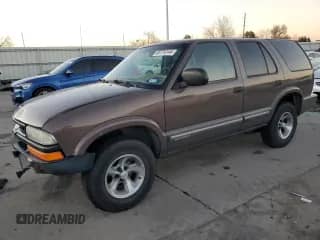 2000 Chevrolet Blazer LS z VIN 1GNCS13W7YK218263, wystawiony jako Copart lot #80774144 z przebiegiem 76 764 mil mil oraz Szkoda całkowita • Salvage title. Historia ofert i sprzedaży dostępna na DreamBid. Obrazek 1.