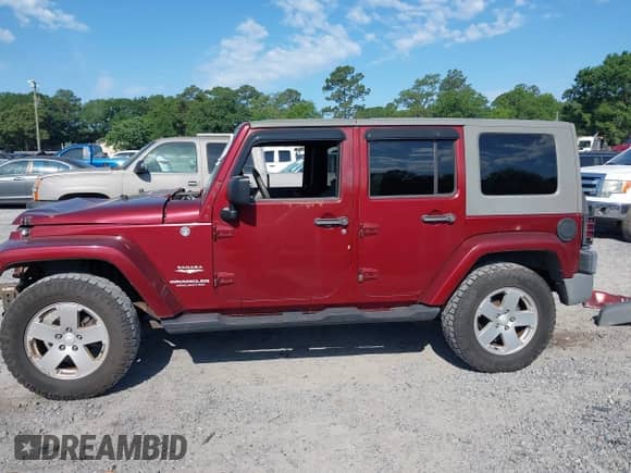 2007 Jeep Wrangler Unlimited Sahara z VIN 1J8GA59187L211825, wystawiony jako IAAI lot #42313099 z przebiegiem 107 554 mil mil oraz . Historia ofert i sprzedaży dostępna na DreamBid. Obrazek 15.