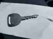 2000 Chevrolet Silverado 1500 LS с VIN 1GCEC19VXYZ296668, выставлен на аукционе IAAI как лот 41548815 с пробегом 285 873 миль миль и . История ставок и продаж доступна на DreamBid. Изображение 11.